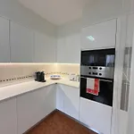 Host Wise - Amazing Sunny Flat - Swimming Pool & Terrace *