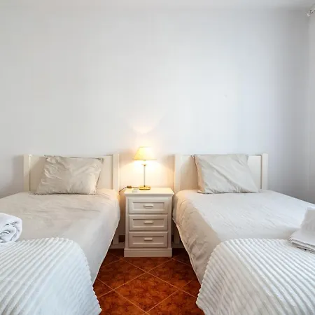 Host Wise - Amazing Sunny Flat - Swimming Pool & Terrace アパート *