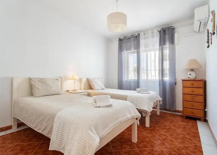 Apartman Host Wise - Amazing Sunny Flat - Swimming Pool & Terrace