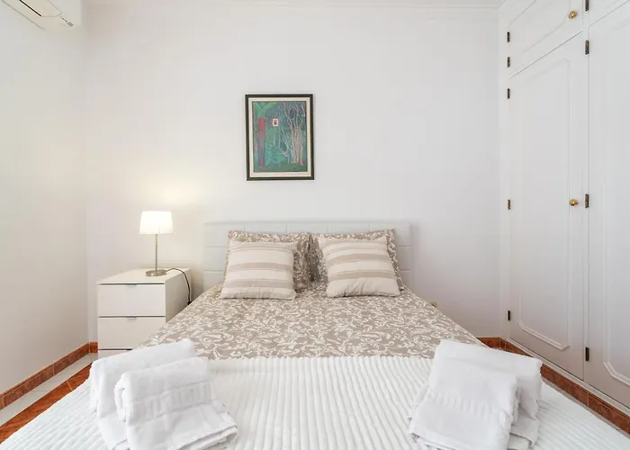 Host Wise - Amazing Sunny Flat - Swimming Pool & Terrace Apartman