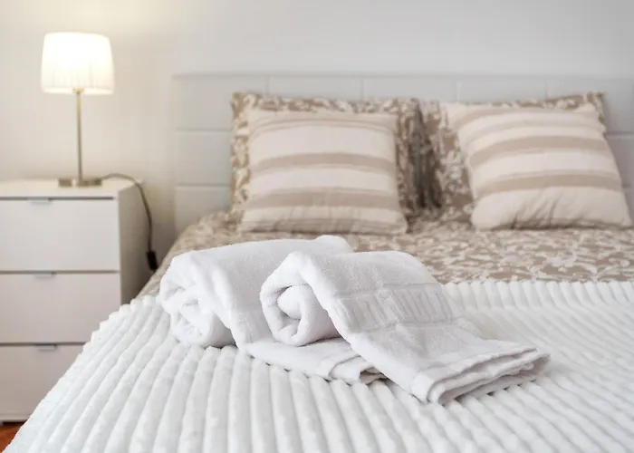 Apartman Host Wise - Amazing Sunny Flat - Swimming Pool & Terrace *